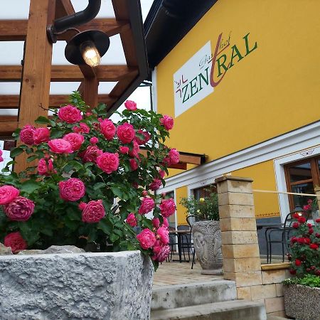Gasthof Zentral Feistritz an der Drau エクステリア 写真
